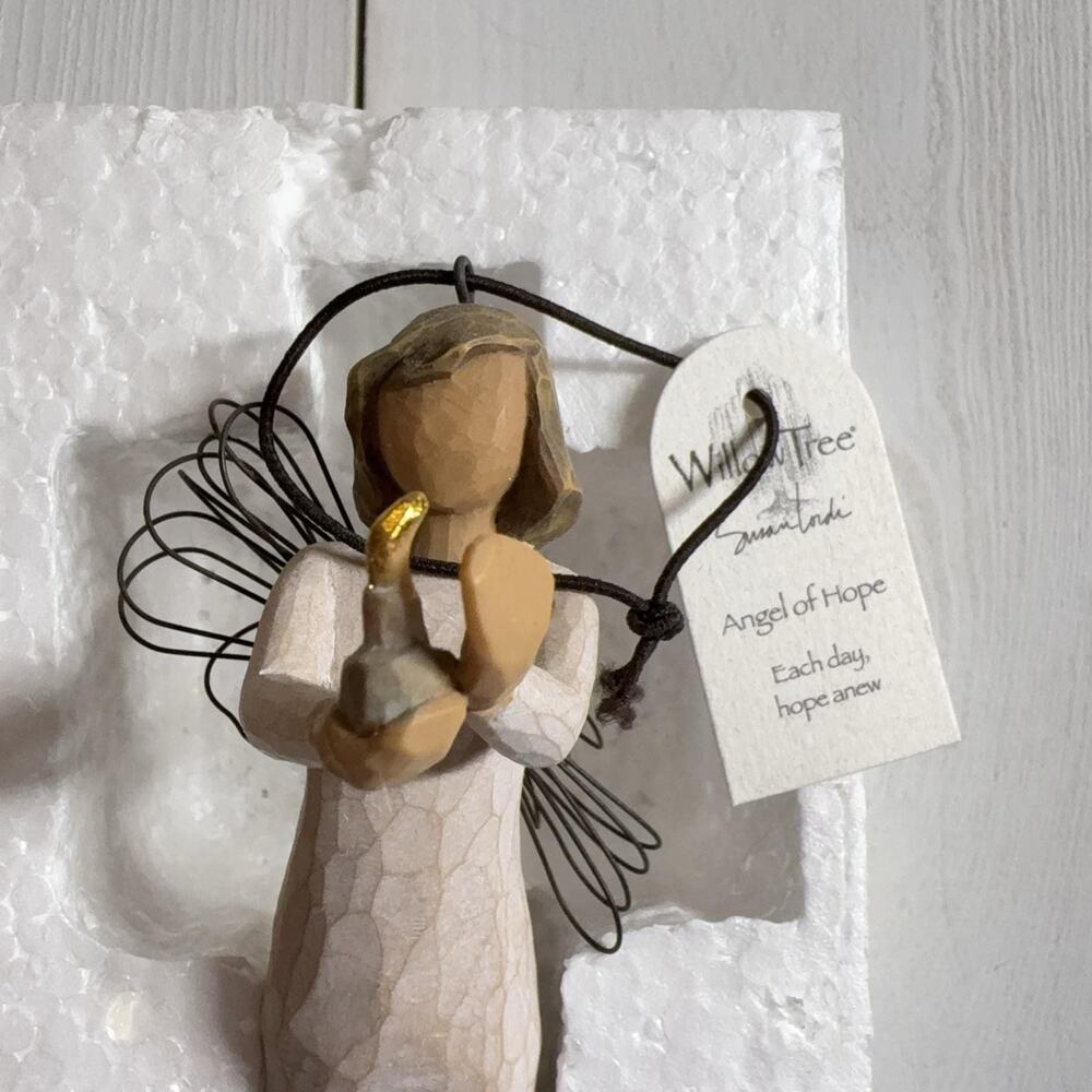 Willow Tree Angel Of Hope Ornament Small Beige Resin Metal Hand Painted Box